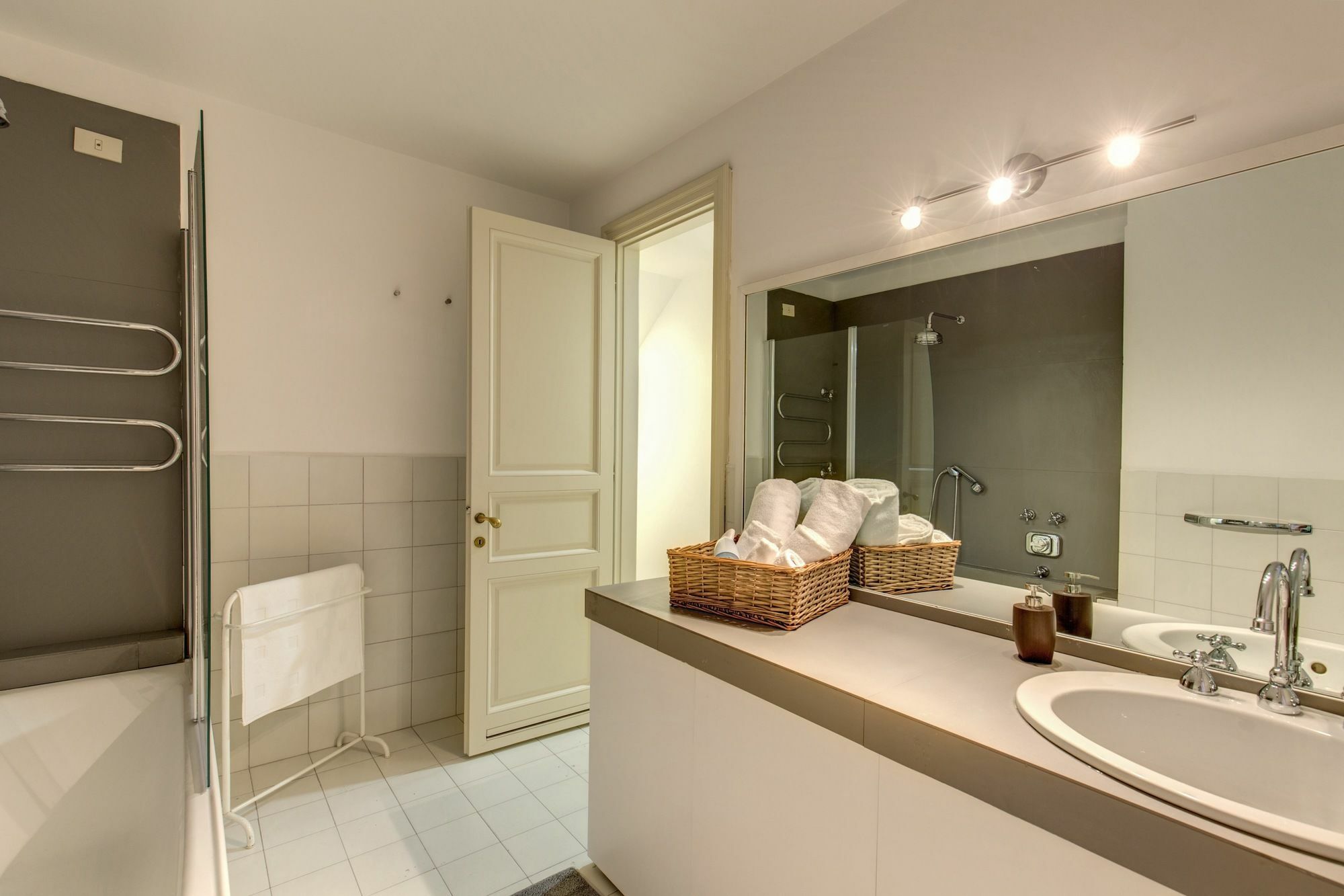 Trevi Miracle Suite Рим Екстер'єр фото